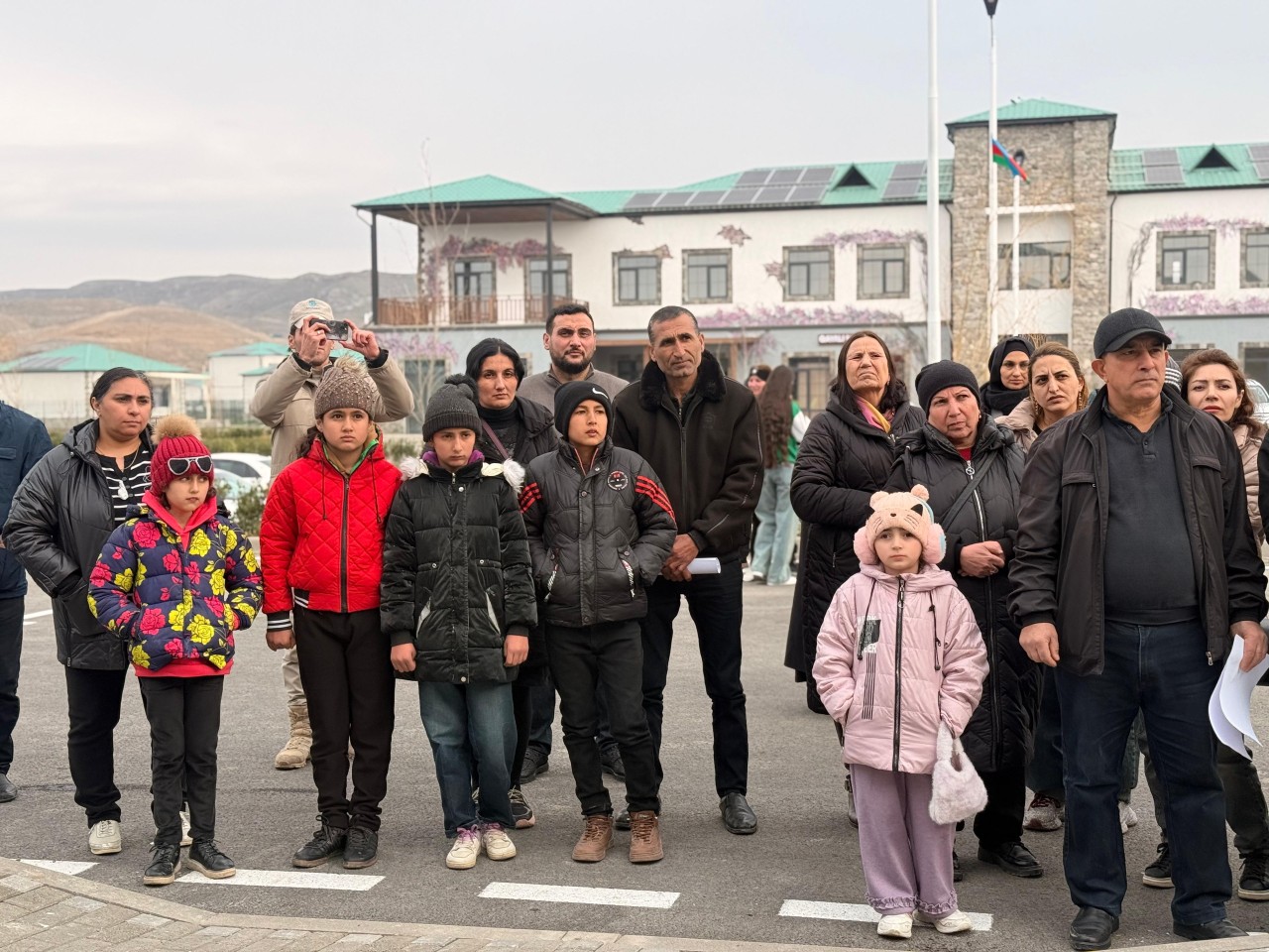 Növbəti köç karvanı Məmmədbəyli kəndinə çatıb - YENİLƏNİB (FOTOLAR)